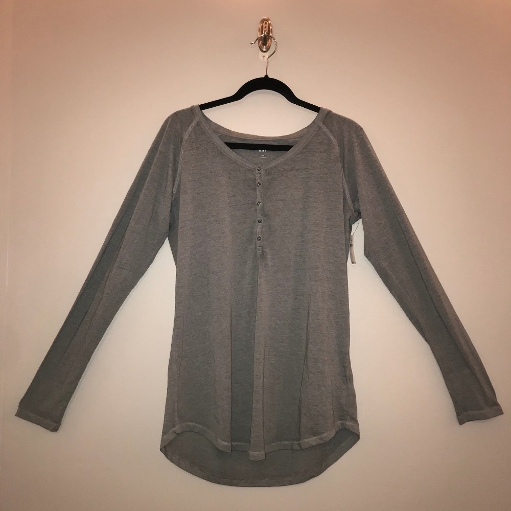 *New *GAP Women's Grey Henley